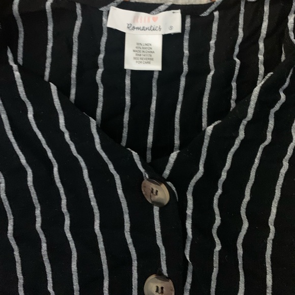 Cropped, vertical stripe blouse - Picture 2 of 2